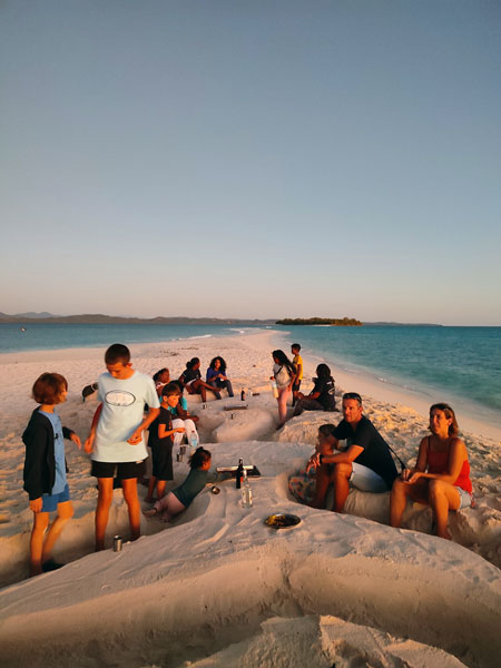 apéritif du soir sur le banc de sable iranja