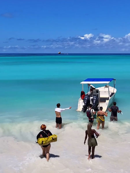 embarquement bateau sur la plage