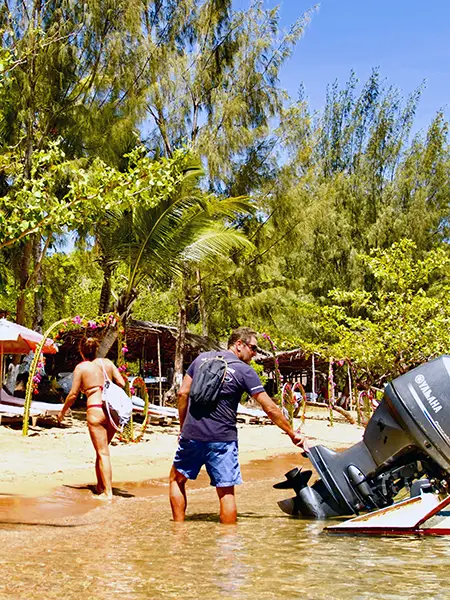 Disembarkation at Nosy Sakatia